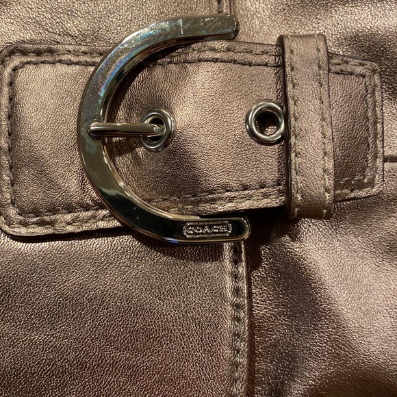 Coach Crossbody Leather Small Bag The Color is Possibly a Bronze or a Gold Color - Picture 4 of 17